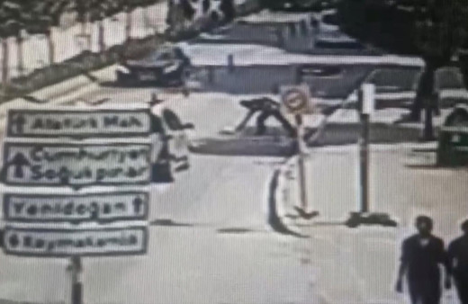 İstanbul'da aracın üzerinden altın dolu çanta yola düştü