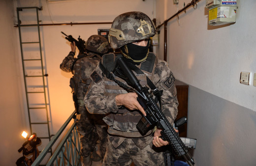 İstanbul merkezli 3 ilde bahis operasyonu! Çok sayıda gözaltı var