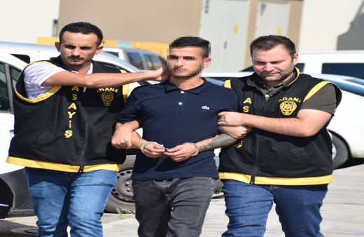 Adana'da altın kolye çalan kapkaçcıyı dövmesi ele verdi