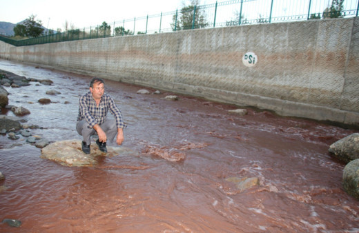 Erzurum Oltu çayı kızıl renge büründü