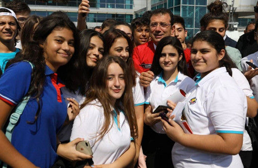 İBB Başkanı Ekrem İmamoğlu TEKNOFEST'te gitti! Gençlerden yoğun ilgi