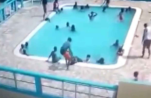 15 yaşındaki kızı suyun altında tutarak boğdu!