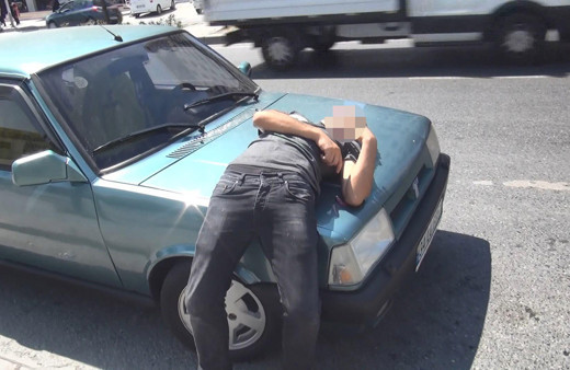 Esenyurt'ta uyuşturucu kullanan gencin ibretlik hali yürekleri burktu