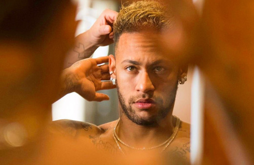 Brezilyalı yıldız Neymar'dan arkadaşlarına dudak uçuklatan maaş