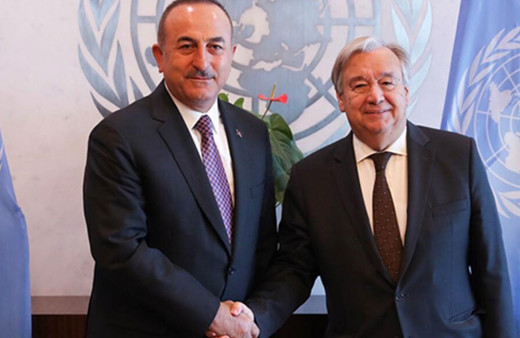 Bakan Mevlüt Çavuşoğlu Guterres ile Diyarbakır'da eylem yapan anneleri görüştü