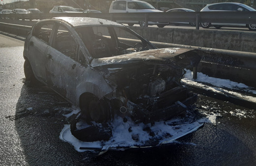 Haliç Köprüsü'nde otomobil yandı! Trafik felç oldu