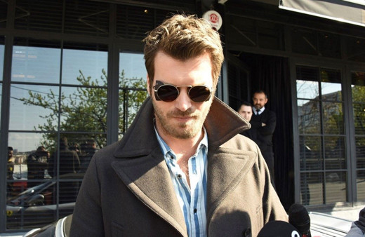 Kıvanç Tatlıtuğ ile fotoğraf çektiren hakime hanım adeta linç edildi olay görüntü