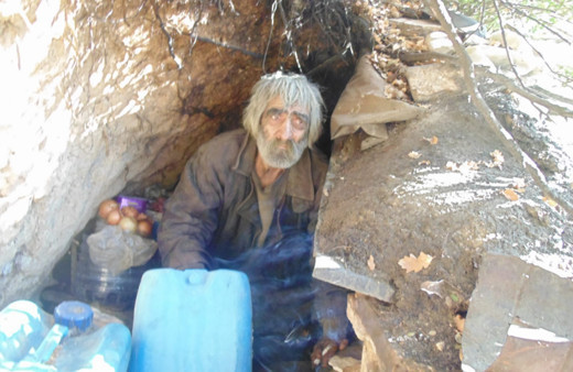 Balıkesir Bigadiç'de 40 yıldır mağarada yaşayan vatandaş! Kaymakamlık devreye girdi