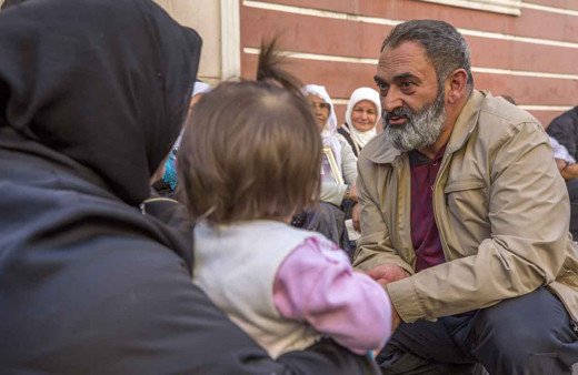Sanatçı Dursun Ali Erzincanlı'dan Diyarbakır annelerine destek