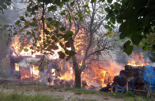 Sinop’ta ahşap ev alevlere teslim oldu