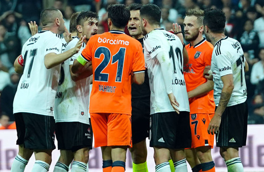 Beşiktaş Başakşehir maçında Suat Arslanboğa'nın skandal kararlarına kim ne dedi?