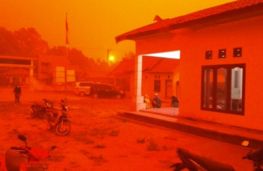 Gökyüzü kan kırmızısına büründü görenler hayrete düştü son yılların en kötüsü