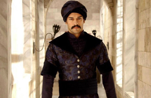 Burak Özçivit'e 'set çalışanlarına küfür'den 4 yıl hapis istemi