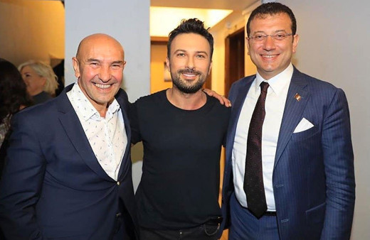 Ekrem İmamoğlu ve Tunç Soyer'e övgüler yağdırdı Tarkan Harbiye'de ayakta alkışlattı