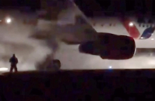 Rusya'da yolcu uçağı alev aldı: 12 yaralı