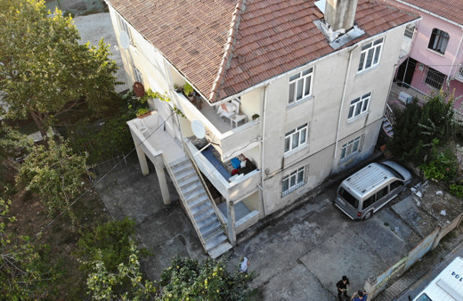 Sancaktepe’de çatlaklar oluşan 2 katlı bina boşaltıldı