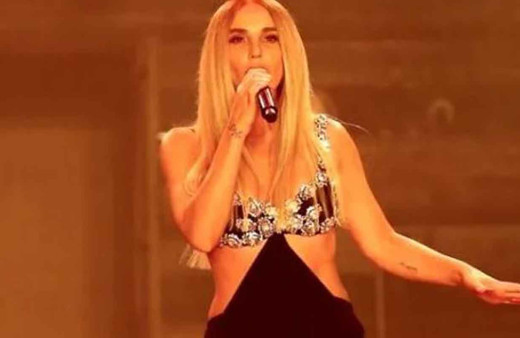 Gülşen derin dekoltesiyle 'yok artık' dedirtti