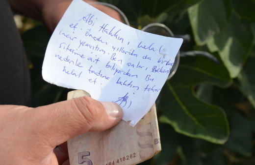 İncir ağacına bırakılan not tarla sahibini çok şaşırttı