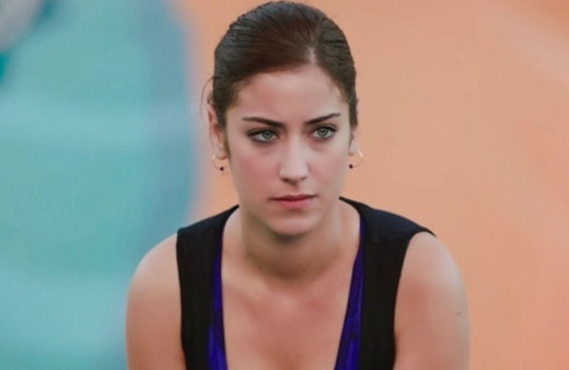 Hamileliğinin son ayına giren Hazal Kaya son görüntüsüyle şaşırttı