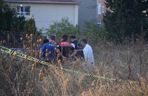 İstanbul Güngören'de okulun yanındaki boş arazide ceset bulundu