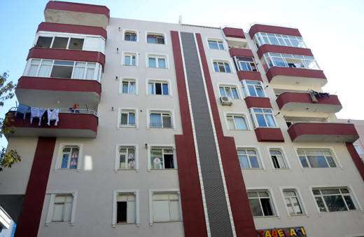 Avcılar'da 3 bloktan oluşan 30 daireli bina mühürlendi