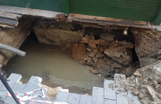 Ortaköy'de kumpircilerin olduğu yerin altından geçen kanal çöktü