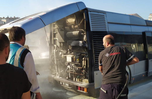 İstanbul'da metrobüste yangın Seferler aksadı