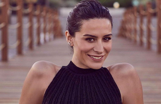 Belçim Bilgin uyanır uyanmaz geceliğiyle poz verdi geçmiş olsun mesajları yağdı