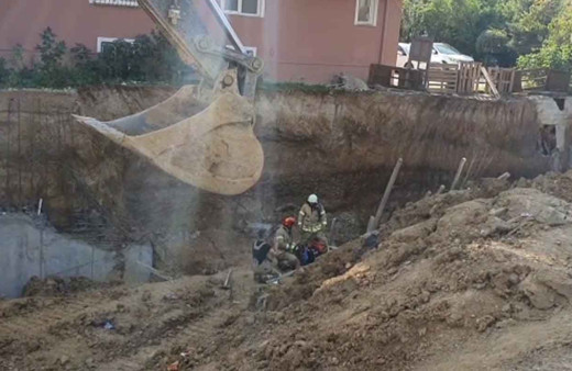 Sultanbeyli'de inşaatta toprak kayması