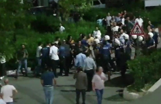 İzmir'de iki aile arasında bıçaklı kavga: 1 ölü, 2 yaralı olaylar hastanede devam etti