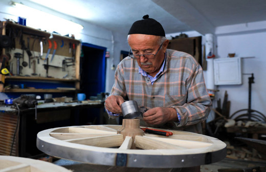 60 yıldır at arabası yapıyor...Yaşar usta mesleğin son temsilcisi