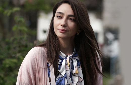 Sen Anlat Karadeniz'deki Asiye iç gösteren tulum giydi pozları yıktı!