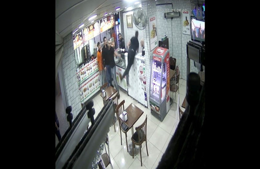 Bursa'da evine sipariş getirmeyen dönerciye baltalı baskın