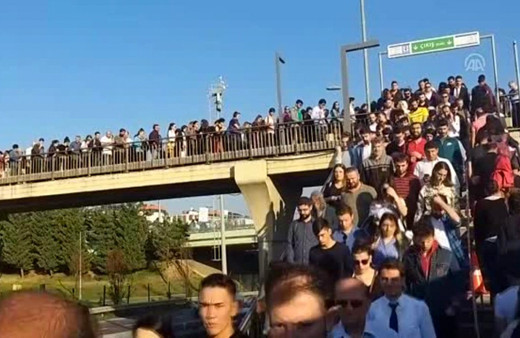 Metrobüs hatlarındaki yoğunluk vatandaşı çileden çıkardı! İBB aldığı önlemleri açıkladı