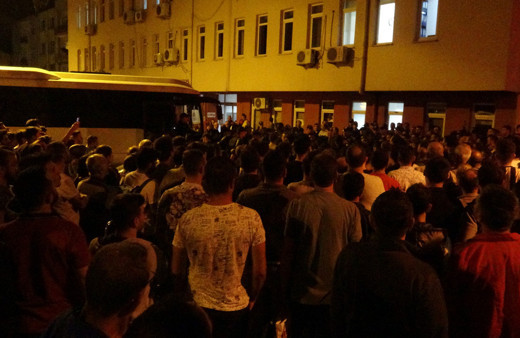 16 yaşındaki çocuğun cinsel istismarına halk tepki gösterdi! 11 kişi tutuklandı