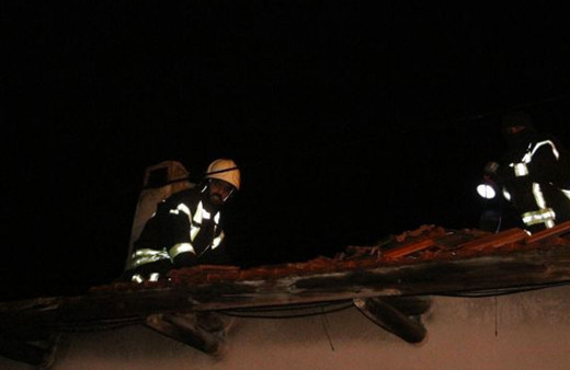 Manisa Kula’da büyük hasarlı yangın ev sahibi fenalaştı