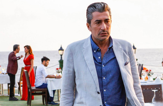 Paramparça dizisi yine davalık oldu başrol Erkan Petekkaya peşlerini bırakmıyor