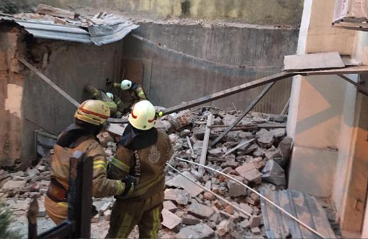 İstanbul'da 5 katlı binada göçük meydana geldi