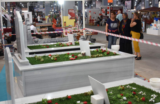 Çanakkale'de fuara özel indirimli mezarlar şaşırttı! 700 TL'den başlıyor