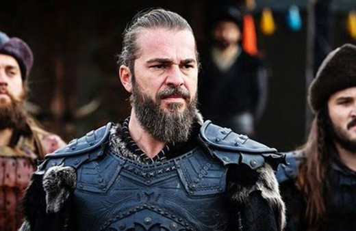 Kurşun dizisinde savcısı Engin Altan Düzyatan'ın yeni imajı sınıfta kaldı