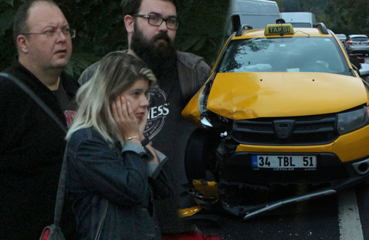 Sarıyer'de 5 araç birbirine girdi
