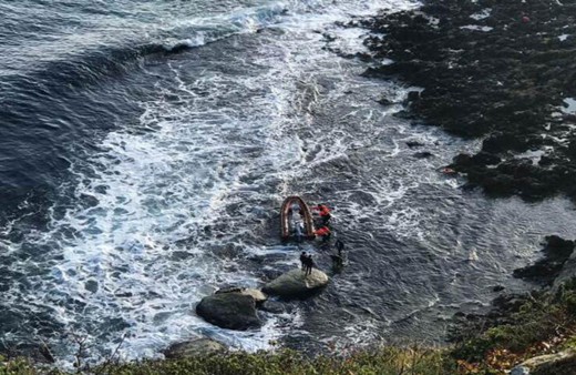 Kırklareli'nde balıkçılar kayalıklarda mahsur kaldı