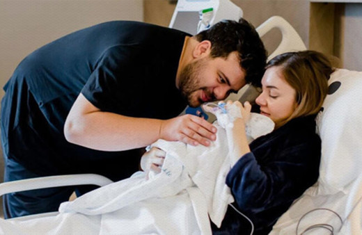 Ünlü oyuncu Eser Yenenler baba oldu