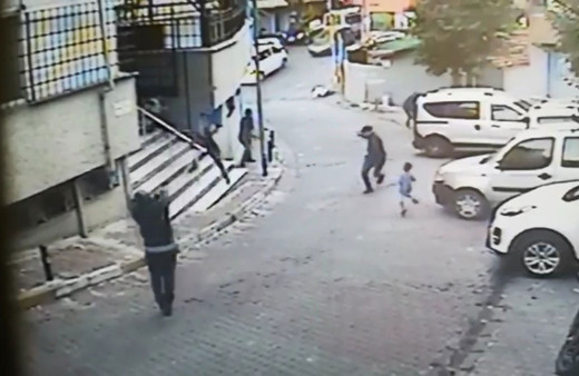 Şişli'de silahlı iki grup çatıştı! Görüntüler dizi setlerini aratmadı