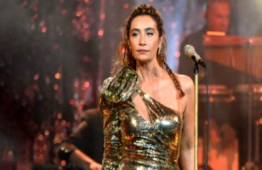 Sıla, konserinde bir hayranı "Ahey ahey" diye bağırınca şarkısını yarıda keserek kahkaha attı