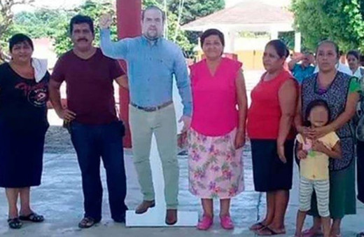 Katılamadığı etkinliğe maketini gönderdi