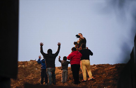 ABD-Meksika sınırında 1 milyon yasa dışı göçmen yakalandı