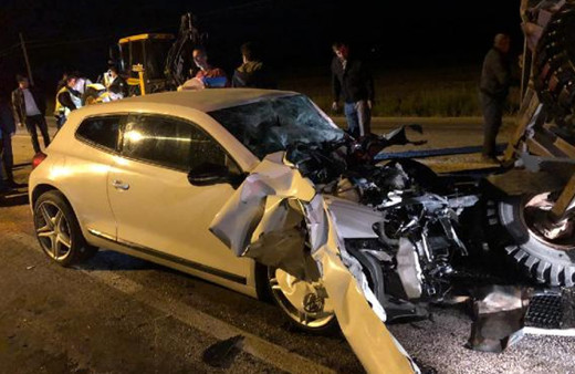 Çankırı'da otomobille traktör çarpıştı! Ölüler var