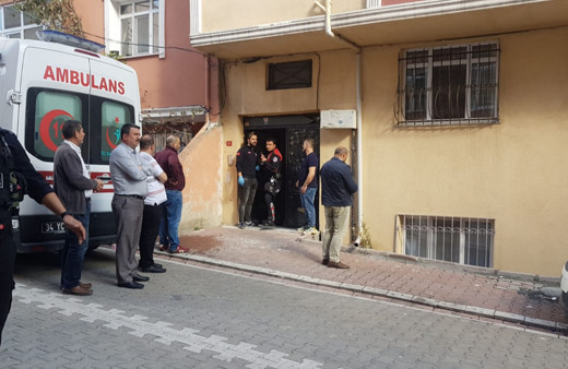 Esenyurt'ta hırsız altın bileziklerini aldığı yaşlı kadının boğazını kesti