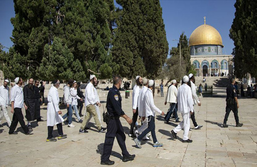 Fanatik Yahudilerden Mescid-i Aksa'ya baskın